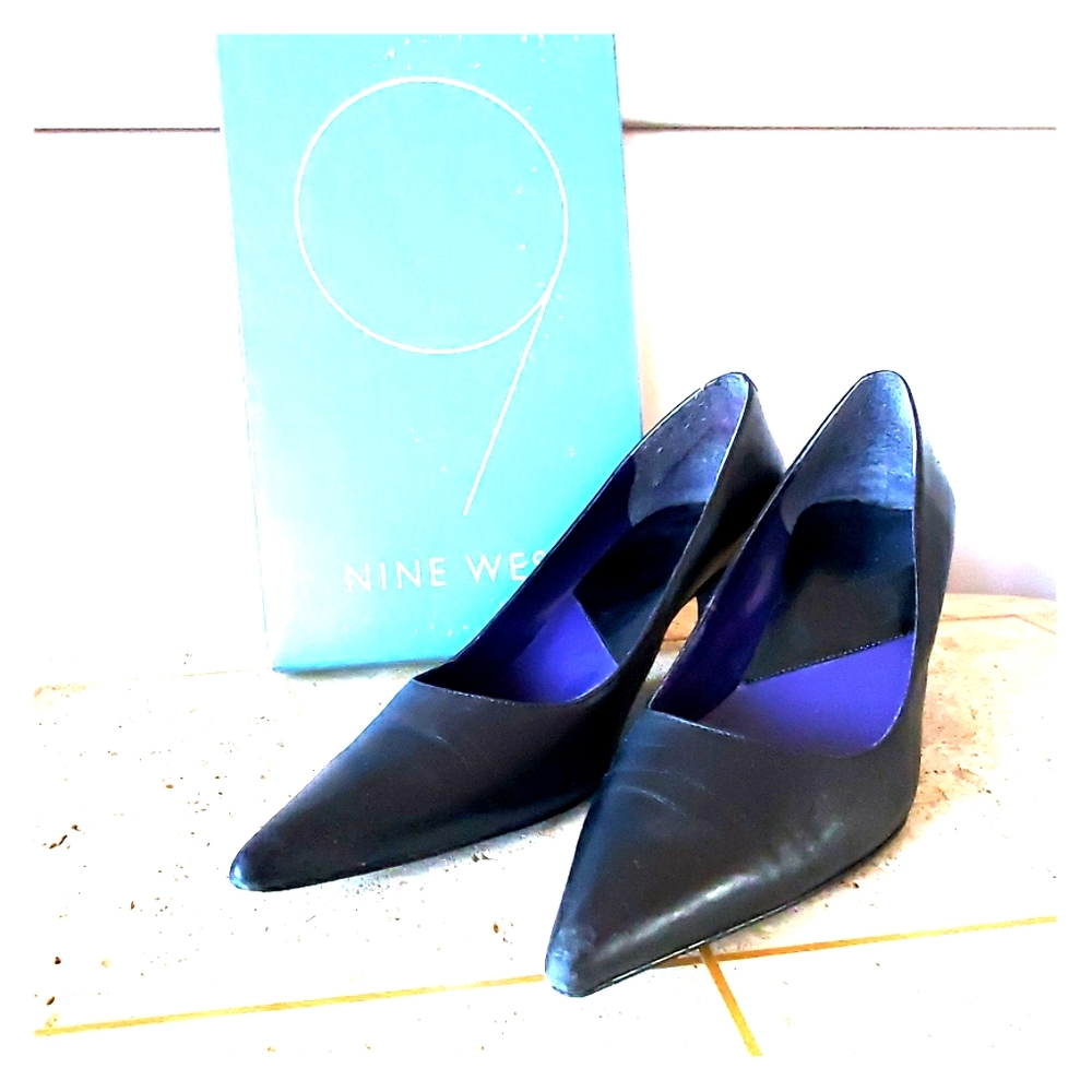 Nine West Black Pointed Toe Pumps w/Heel